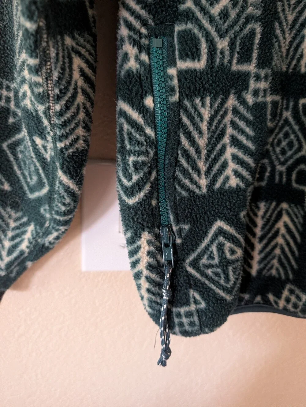 REI Green and White Geometric Fleece Pullover Sweater With Extra Large Pocket